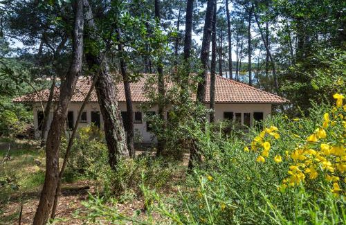 Les Estagnots House | Villa Le Menez Avec Vue Sur Le Lac Marin Pour 10 Personnes