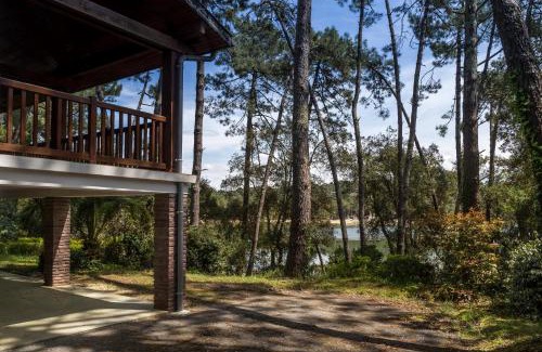 Les Estagnots House | Villa Le Menez Avec Vue Sur Le Lac Marin Pour 10 Personnes