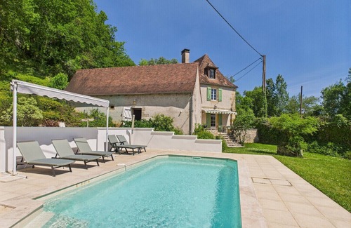 Thonac Ski Chalet | Villa “Le Roc” for 10, garden and swimming pool