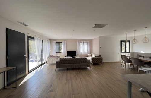 Belgentier Villa | Villa 'Le Ruisseau' with Mountain View, Wi-Fi and Air Conditioning