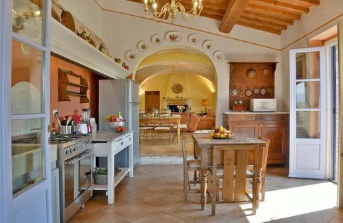 Bibbona Villa | Villa Lecco Summary: