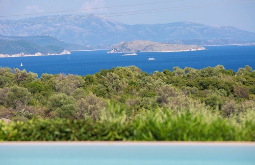 Sivota Villa | Villa Lefki – spacious contemporary villa with XL infinity pool