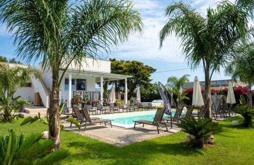 Roca Vecchia Bed & Breakfast | VILLA LEONARDO SAN FOCA - Room, Pool & Restaurant