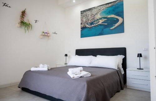 Roca Vecchia Bed & Breakfast | VILLA LEONARDO SAN FOCA - Room, Pool & Restaurant