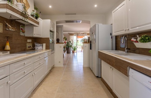 Le Thoronet House | Villa 'Les Cigales' with Private Pool, Wi-Fi and Air Conditioning