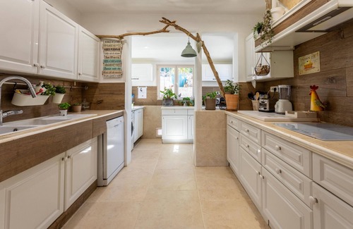 Le Thoronet House | Villa 'Les Cigales' with Private Pool, Wi-Fi and Air Conditioning