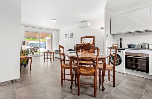 Carces Villa | Villa 'Les Coteaux Du Soleil' with Private Pool, Wi-Fi and Air Conditioning