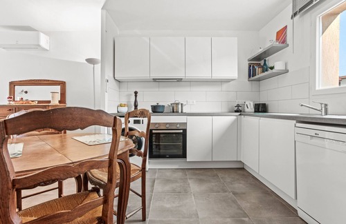 Carces Villa | Villa 'Les Coteaux Du Soleil' with Private Pool, Wi-Fi and Air Conditioning