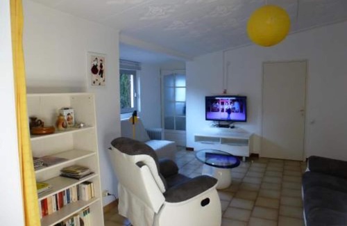 Plage d'Argeles Villa | Villa "Les Oiseaux" on a Pine Forest with Shared Pool, Private Terrace & Wi-Fi