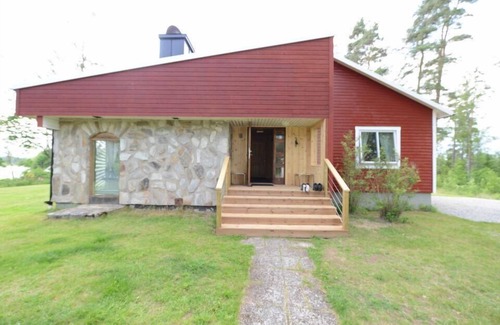 Skillingaryd House | Villa "Lilla Sjöbo" with a view of the water