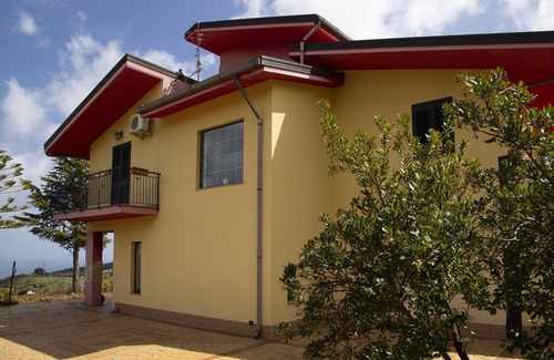Caronia Villa | Villa Lina.Independent, with swimming pool and view of the Aeolian islands