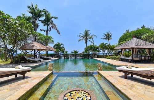 Dencarik Villa | Villa Lotus - 8BR Beachfront Villa With Private Pool And Staff