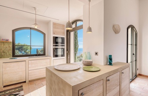 La Croix-Valmer Villa | Villa lou Massacan, walking distance to the beach