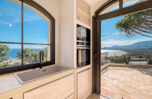 La Croix-Valmer Villa | Villa lou Massacan, walking distance to the beach