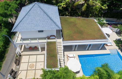 Dencarik Villa | Villa Lovina-beach 2, luxury 5 * villa, staff, beachfront, pool, free boattrip