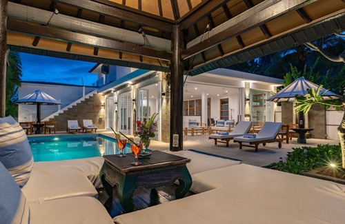 Dencarik Villa | Villa Lovina-beach 2, luxury 5 * villa, staff, beachfront, pool, free boattrip