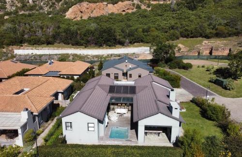 Plettenberg Bay Apartment | Villa Luciano - Pool, walk to Solar Beach