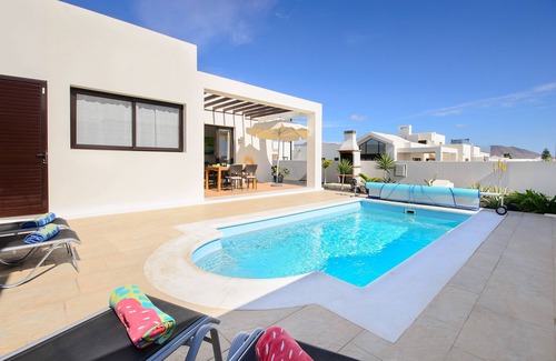 Playa Blanca House | Villa Luna with Mountain View, Pool, Terrace and Wi-Fi