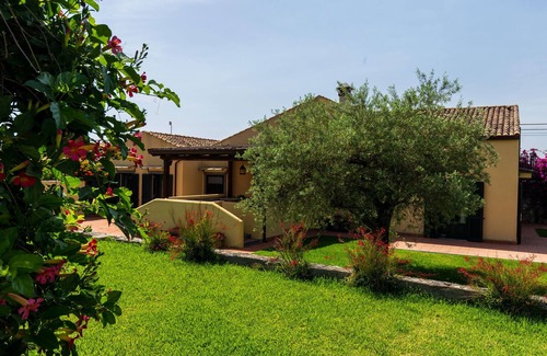 Trappitello Villa | Villa Lunasol-Taormina-countryside-pool- amazing garden-Etna view-10/12 pax