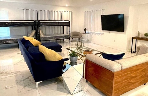 Buena Vista House | Villa Lux Moderno | Pool + Hot Tub | Central