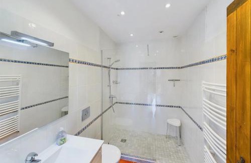 Beauville House | Villa Luxe avec Spa, Piscine Chauffée & Salle de Sport à Beauville