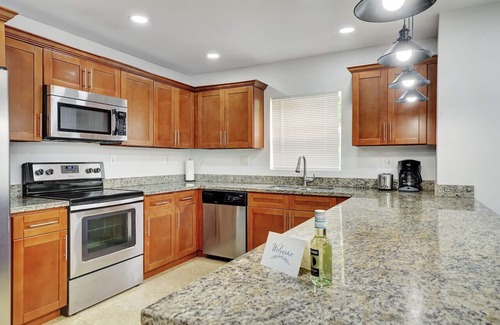 Boca Raton House | Villa Luxe: Spacious 4 BD/3BA Heated Pool BBQ Large Fenced-In Yard