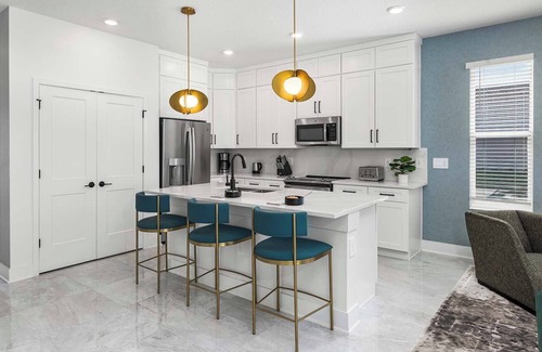 Florida Center House | Villa Luxe | Stylish Villa Near Top Shopping w Huge Master Suite & Doll Theme BR