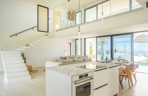 Sainte-Clotilde Villa | Villa Luxueuse avec piscine Vue Panoramique sur Océan et Montagne