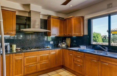 Navata Villa | Villa 'Luxury Golf Villa Torremirona' with Mountain View, Wi-Fi and Air Conditioning