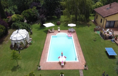Pisa Villa | Villa 'Luxury Pool and Garden' with Shared Pool, Wi-Fi and Air Conditioning
