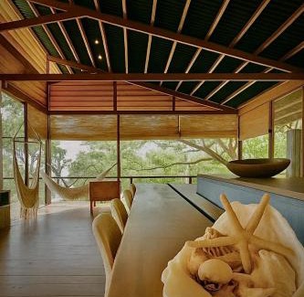 Waisai Resort | Villa Luzo & Tours