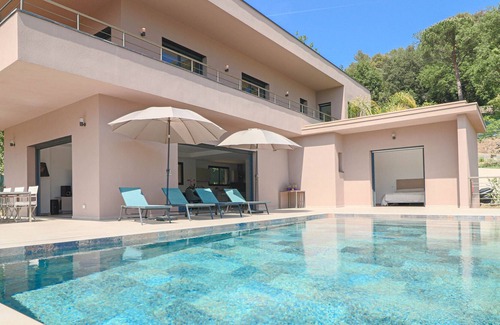Biot Villa | VILLA M - Superb luxurious villa in Biot with overflowing pool