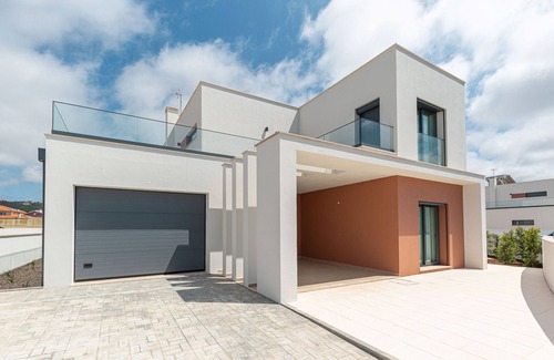 Alfeizerao Villa | Villa Mar - modern villa for 8 with swimming pool and close to the beach