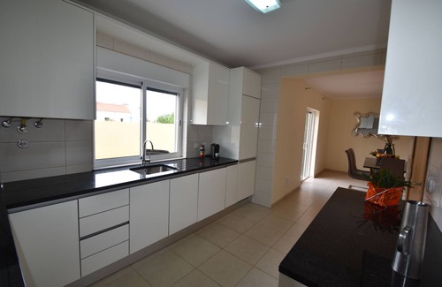 Monte Raposo Villa | Villa Machado is located in Alcantarilha with a private swimming pool.