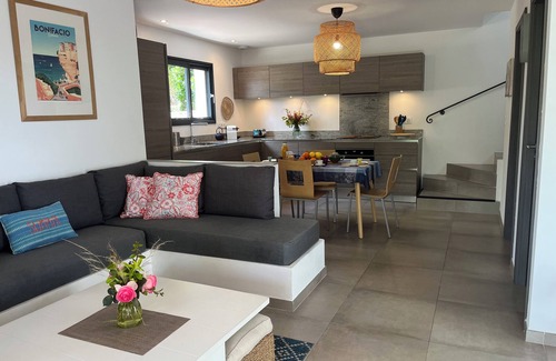 Lecci House | Villa Maestro Maria 🏡Warm welcome 🧡 heated pool 🌞beach 5' away 🏖️