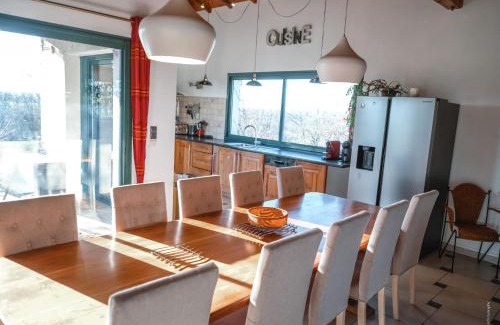 Castelnau-de-Montmiral Villa | Villa Magarre Climatisée, Piscine Chauffée, Spa, dans un Cadre Naturel Envoûtant