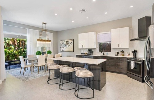 Poinsettia Heights Villa | VILLA MAGNOLIA-with heated pool-by VIAC