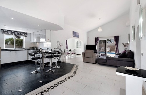 Complejo turistico Amarilla Golf Villa | "Villa Malpas" Near the Beach with Private Pool, Wi-Fi, Terrace & Garden