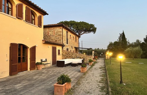 Le Piazze Villa | Villa Manciano nestled in the Tuscan countryside
