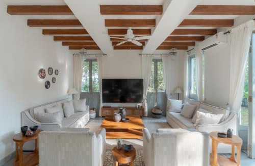 Siolim Villa | Villa Mandarina - Luxury 4BHK Villa Near Morjim Beach with Pvt Pool, Pool Table & Kids Playground