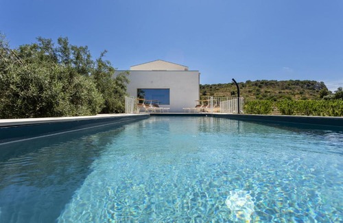 Noto Villa | Villa Mandorlo - IsulaTravel
