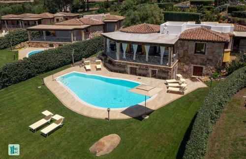 San Teodoro Villa | VILLA MARESOL/POOL/GARDEN/SANDY BEACH