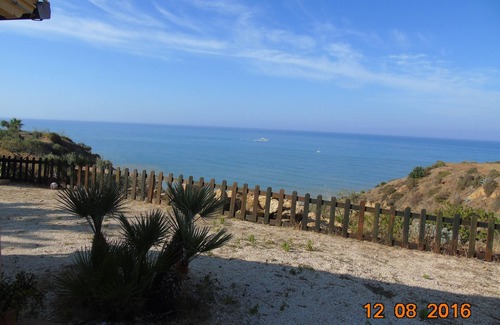 Pergole Villa | Villa Margherita on the sea beach/STARLINK connection, air conditioning.