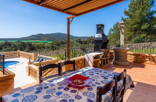 Manacor Villa | Villa 'Maria' with Mountain View, Wi-Fi and Air Conditioning