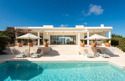 Sant Lluis Villa | Villa 'Mariposa' with Sea View, Wi-Fi and Air Conditioning