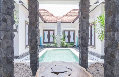 Kerobokan Villa | Villa Marjens 2 Seminyak area , 4 bedrooms sleeps 8 private pool for about $30pp