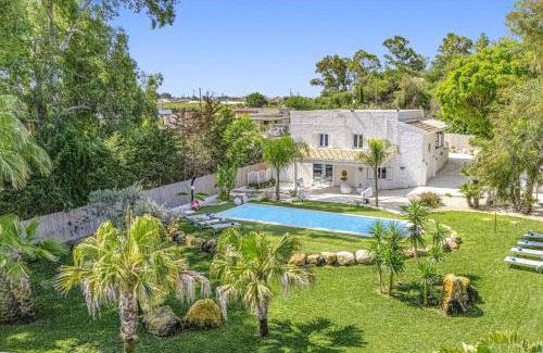 Santa Maria del Focallo Villa | Villa Mediterraneo by Villa Plus