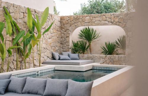 Kuta Villa | Villa Menorca Stylish Luxury 1BR Villa w Pool