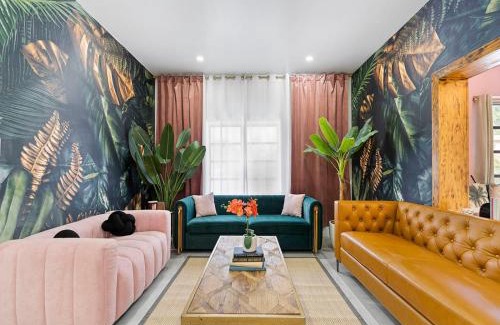 Coral Way Villa | Villa Mi Amor Walkable Pool & Games