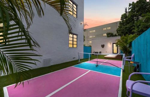 Coral Way Villa | Villa Mi Amor Walkable Pool & Games